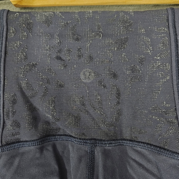 Lululemon Womens Size 6 Athletic Leggings Navy Blue Cropped Lace Trims - Picture 7 of 9